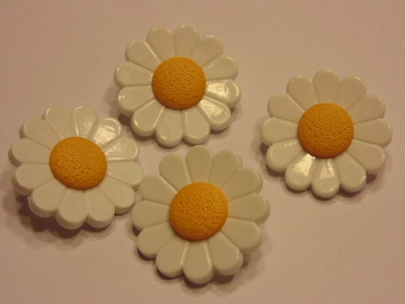 4 large daisy buttons 26 mm B3