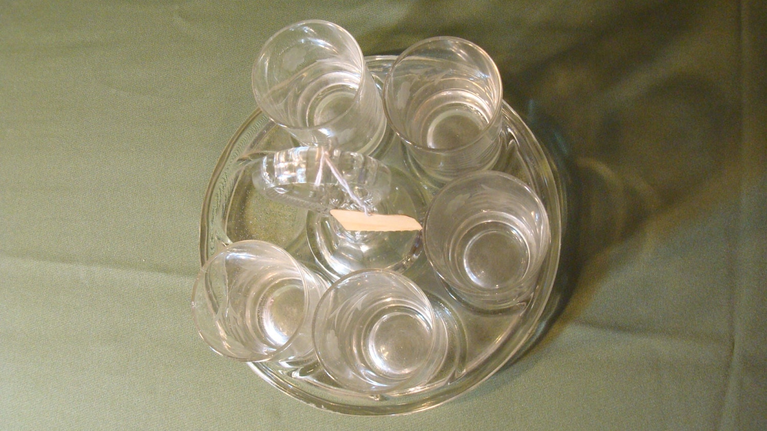 Set of Five Etched Glasses with Glass Carrying Tray Haute Juice