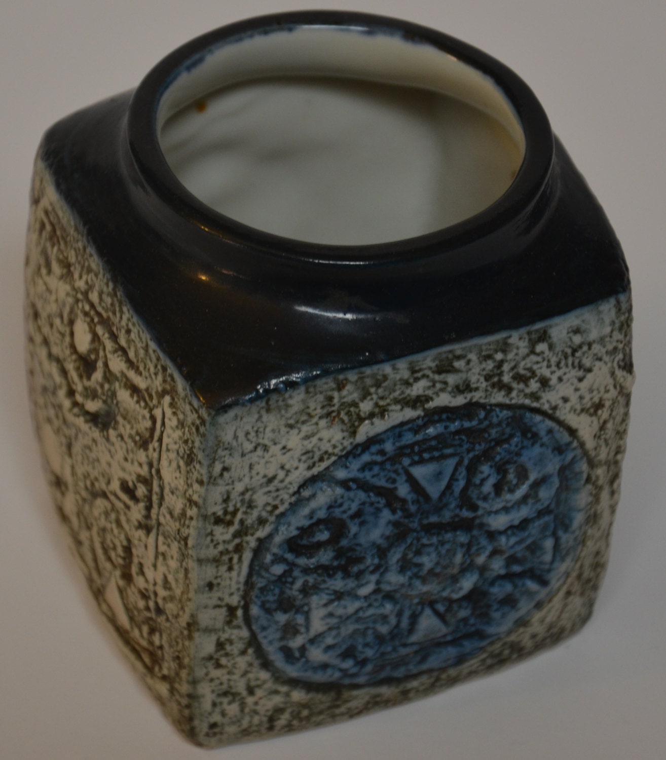 TROIKA Newlyn Cornwall England Pottery Marmalade Pot Decorated