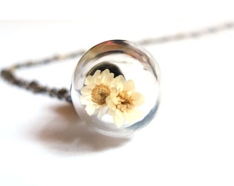 White Daisy Necklace, Glass Orb Necklace, Daisy Necklace, Glass Globe Necklace,Glass Orb Pendant, White Daisy Pendant, Flower Glass Necklace