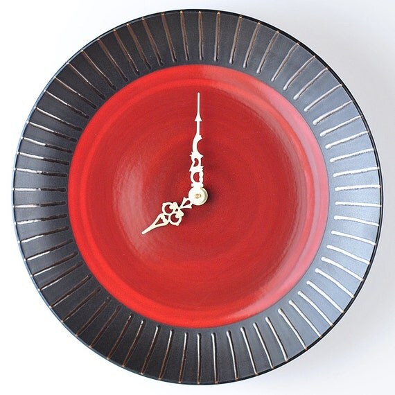 Items similar to Dinner Plate Wall Clock on Etsy