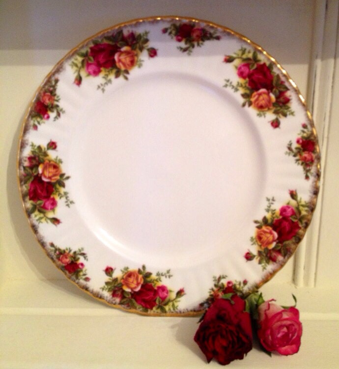 Old Country Roses Dinner Plates. 1962-1973.