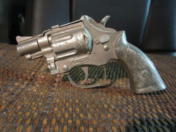 Vintage Hubley Snub Nosed 38 Trooper Cap Pistol Toy Gun ... c.