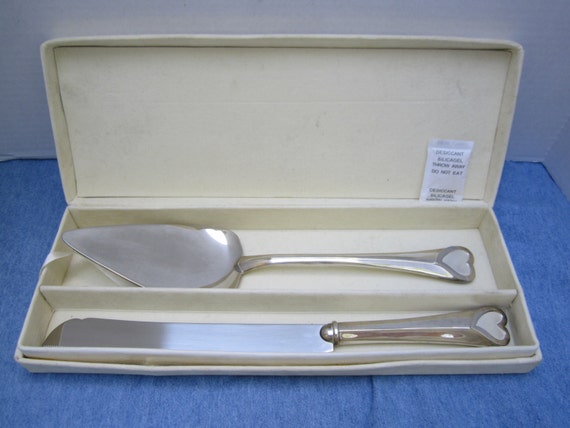  Lenox  Wedding  Cake  Server and Knife  Set  Heart Handle Boxed Set 