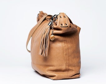 Handbag Classic / full grain leather/size medium/ Cappucino # 65
