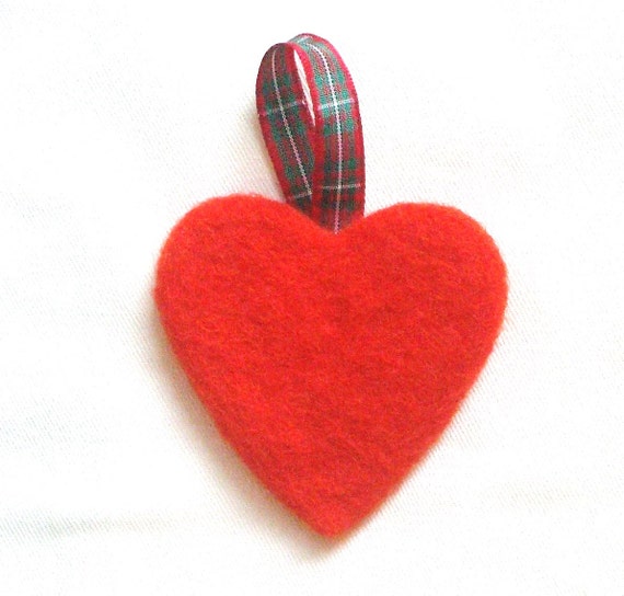 Needle-felted Christmas heart decoration - Large