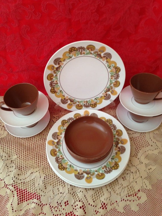 DINNERWARE Vintage Melmac Service for 4 Mushroom Pattern 16 PC