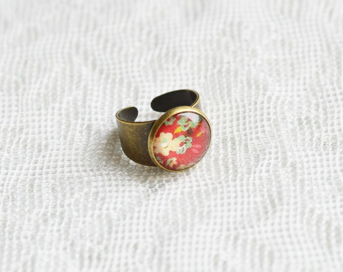 VINTAGE FLOWERS Dimensionless ring with round plug from glass with floral ornament