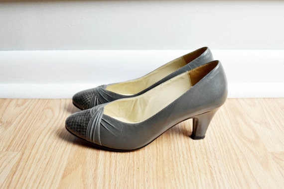 Items similar to Shoes Heels / Charcoal Gray Snakeskin