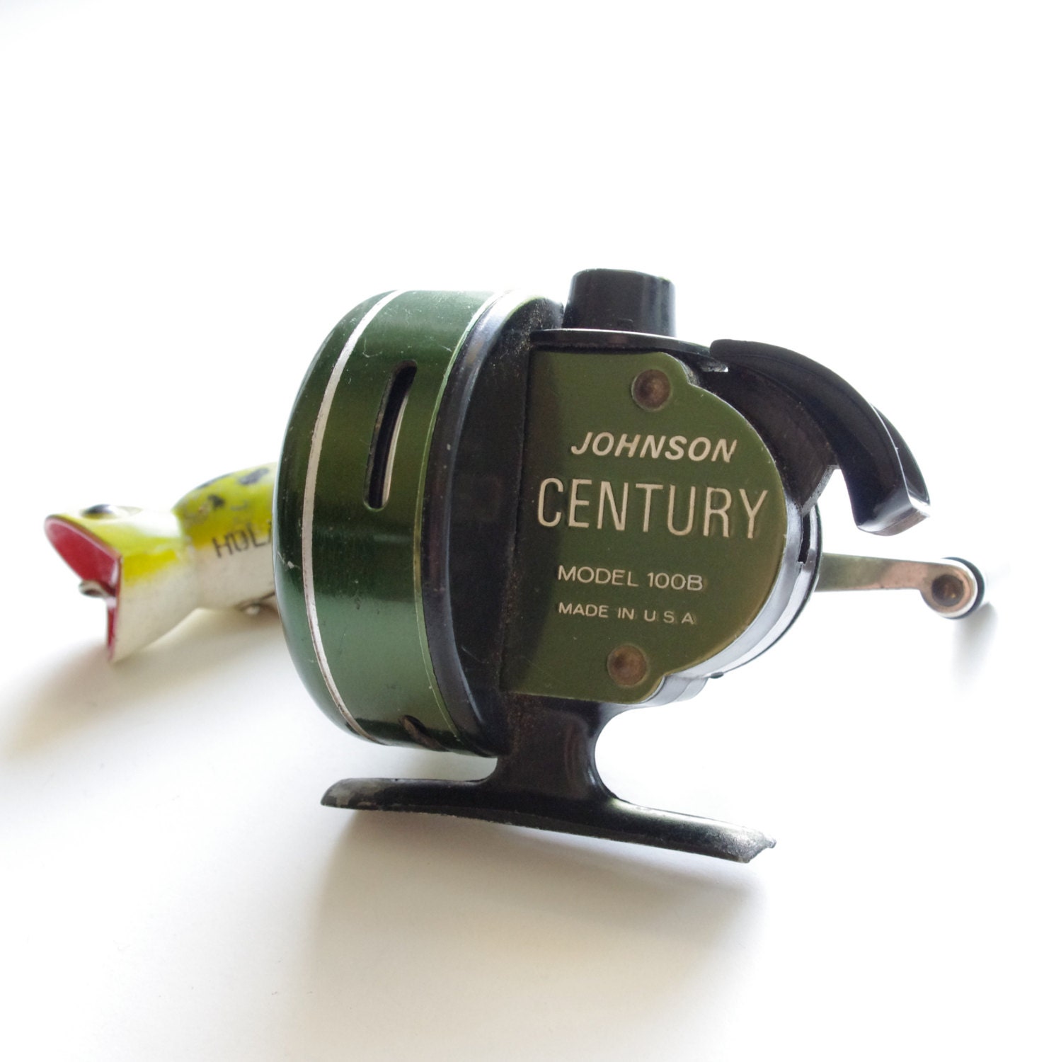 Vintage Johnson Century 100B Fishing Reel Green