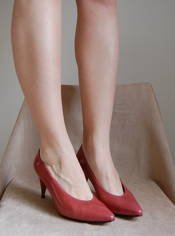 Vintage 1980's mauve leather heels / by AdrianAndOlgaCompany