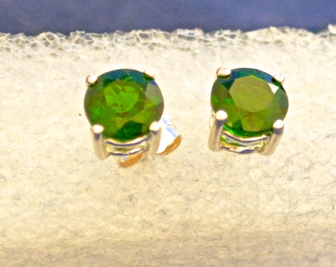 Chrome Diopside Studs, 7mm Round, Natural, Set in Sterling Silver E360