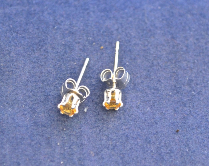 Yellow Sapphire Studs, 3mm, 0.40ct, Natural, Set in Sterling Silver E399
