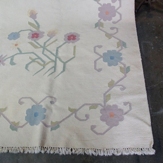 Vintage Kilim Rug / Dhurrie Rug / Ivory Floral / BIG Room Sized Area