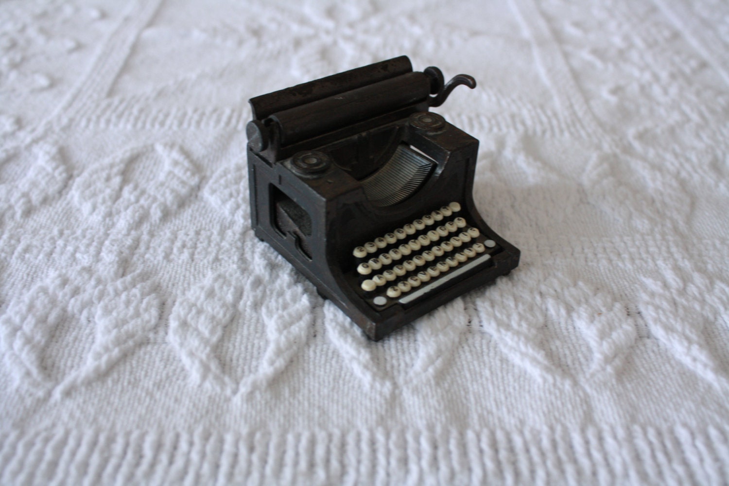 Vintage Mini Typewriter Pencil Sharpener. Small Metal Pencil