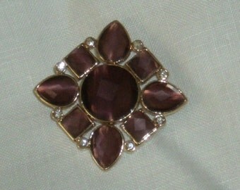 Lovely Monet Brooch, Goldtone