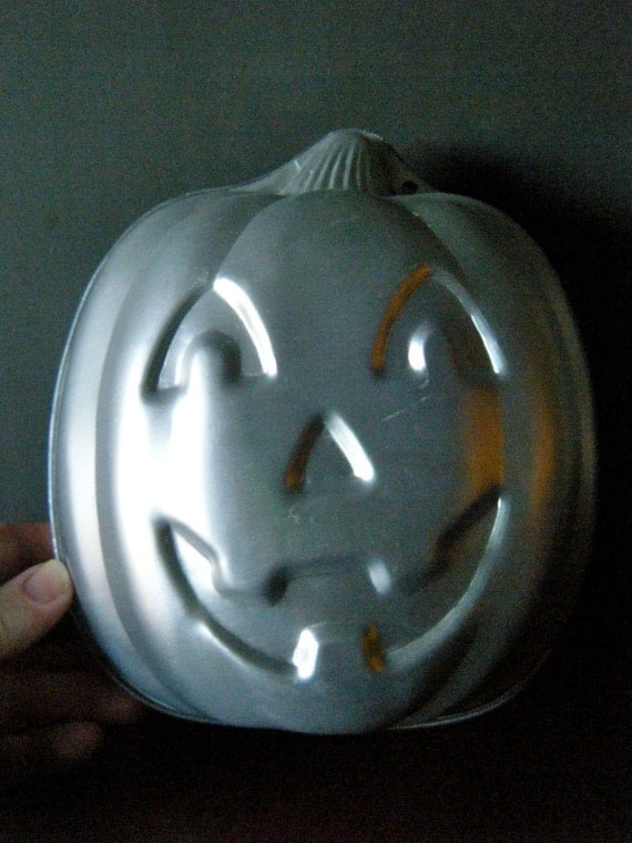 Stand Up 3D Halloween Cake Pan, Wilton with Instructions for Jack O 