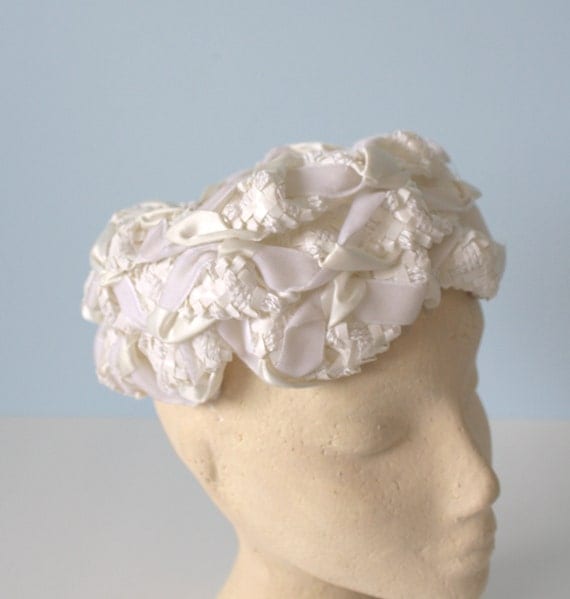 1950s White Wedding Pillbox Hat / Vintage Woven White Halo Hat