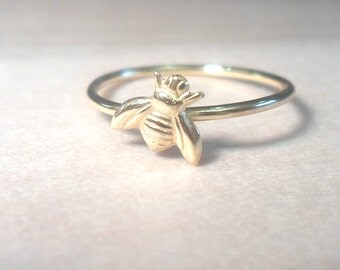 Bee ring, Tiny Bee Ring, Gold bee ring, gold rings, midi rings, gold midi rings, knuckle ring, honeybee ring, bee jewelry, gift for her