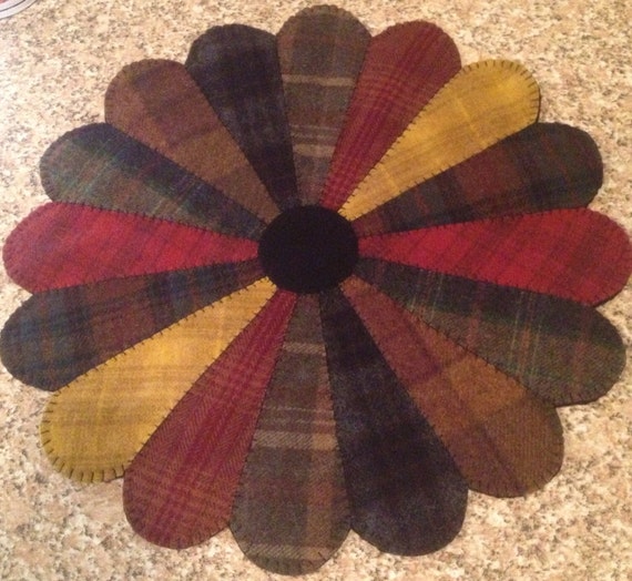 Items similar to Primitive Wool Penny Rugs Dresden Plate ...