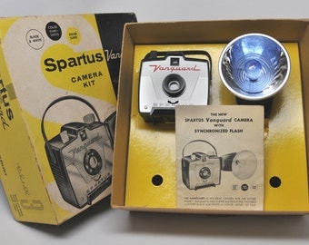 VINTAGE CAMERA, BLACK Spartus Vanguard with Flash and Original Box