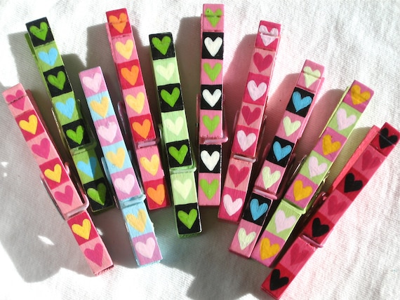 10 PAINTED HEARTS CLOTHESPINS Valentines magnetic pegs