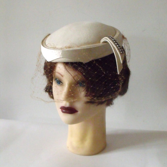 SALE 40's Pillbox Hat with Rhinestones and Veil /1940s