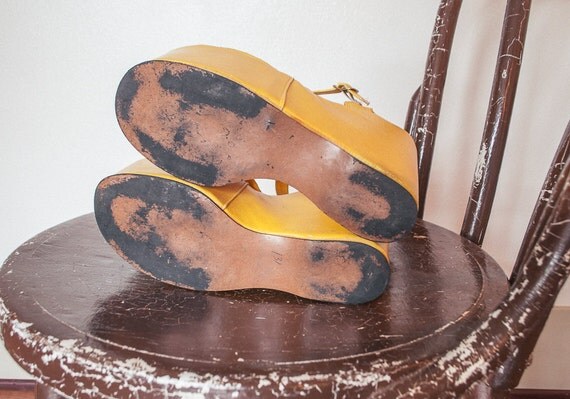 Vintage 1970s Platforms Yellow Leather Heels Sandals Womens