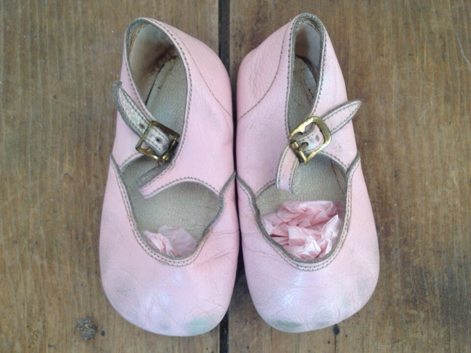 Vintage baby pink leather Mary Janes