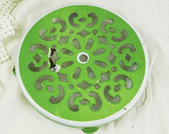 Vintage French Pea Green Enamelware Metal Trivet / Hot Plate / Heat Mat, Country Cottage Kitchen Decor, Enameled Kitchenware from France Vintage French Pea Green Enamelware Metal Trivet / Hot Plate / Heat Mat, Country Cottage Kitchen Decor, Enameled Kitchenware from France