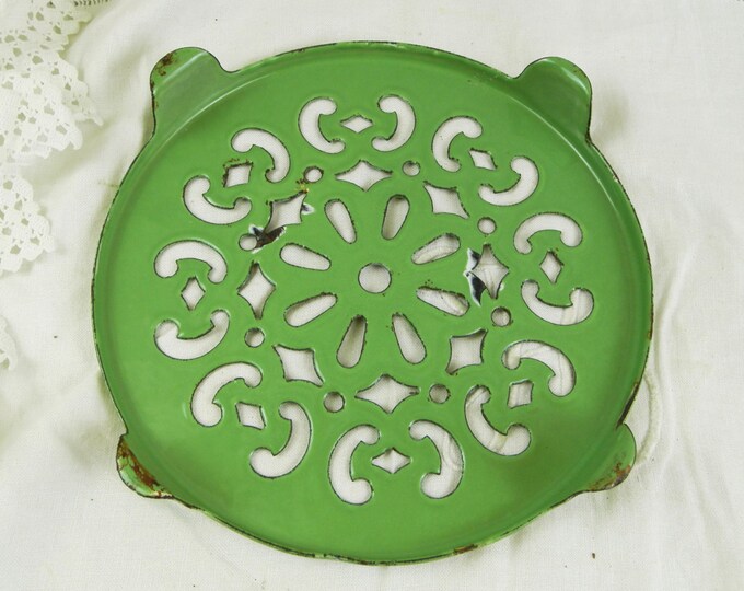 Vintage French Pea Green Enamelware Metal Trivet / Hot Plate / Heat Mat, Country Cottage Kitchen Decor, Enameled Kitchenware from France Vintage French Pea Green Enamelware Metal Trivet / Hot Plate / Heat Mat, Country Cottage Kitchen Decor, Enameled Kitchenware from France