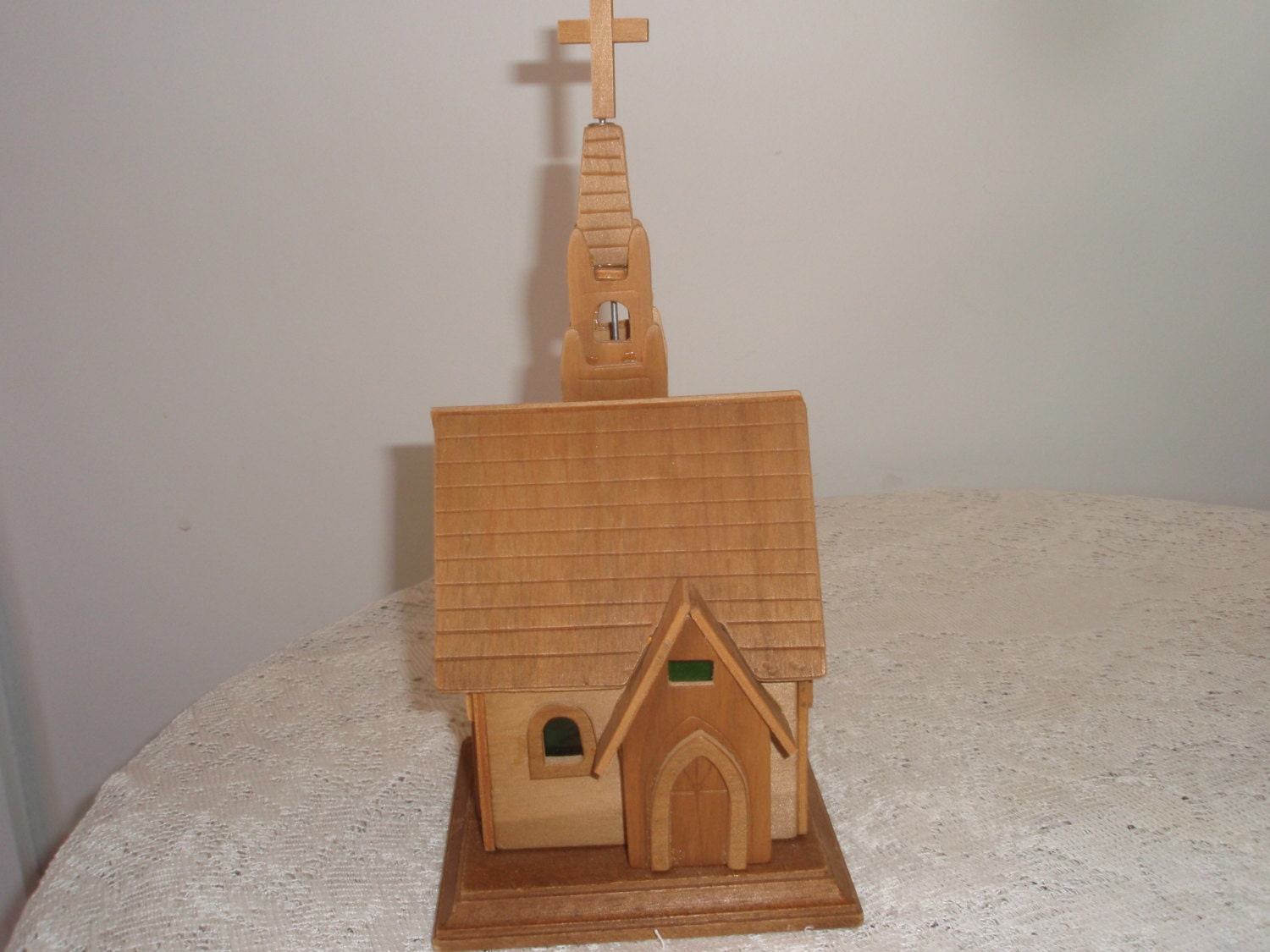 Music Box. Wood Church Music Box Collectible religious music