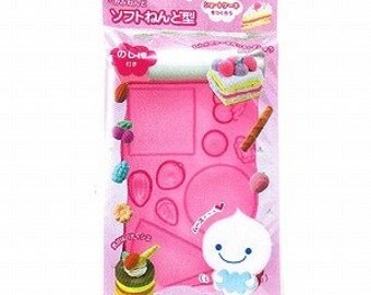Kutsuwa Soft Shortcake Mold with Rolling Pin