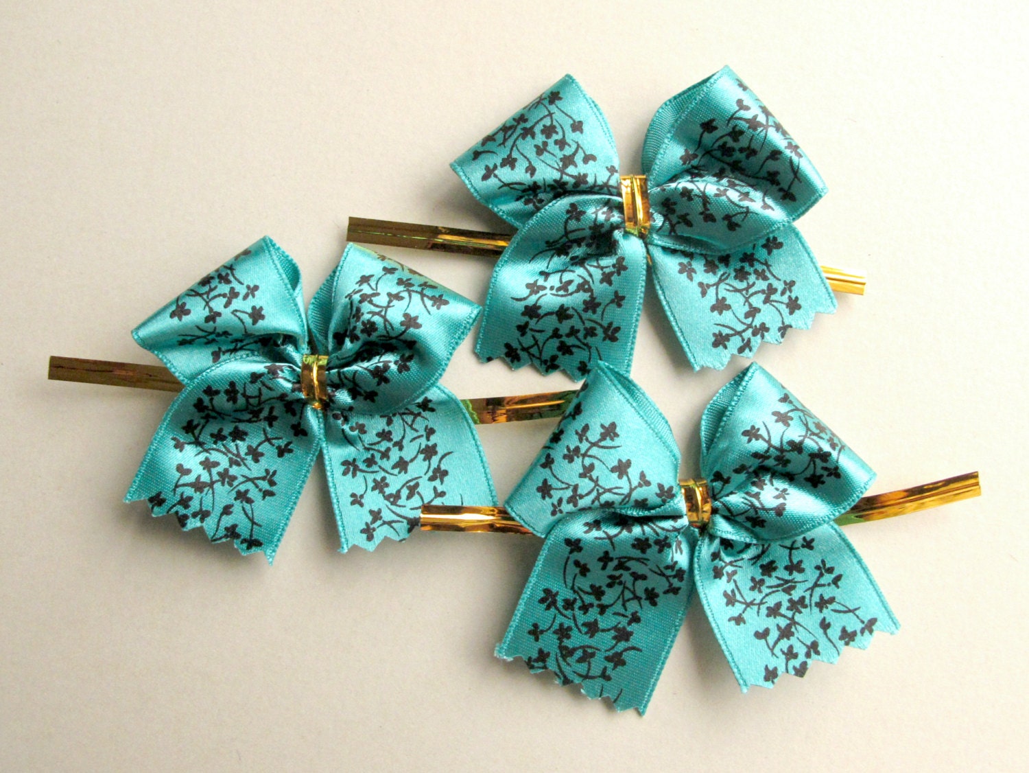 10 Teal Ribbon Bow Twist Ties with flower pattern 60mm