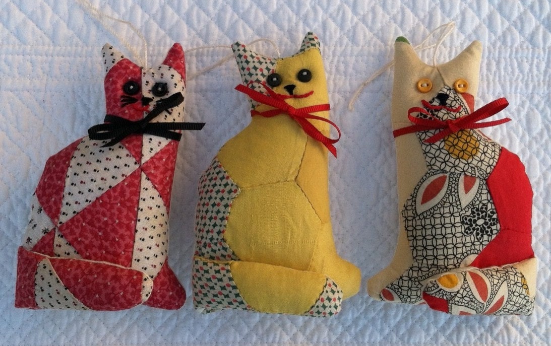 Vintage Cutter Quilt Kitty Cat Ornaments by RedDirtThreads on Etsy