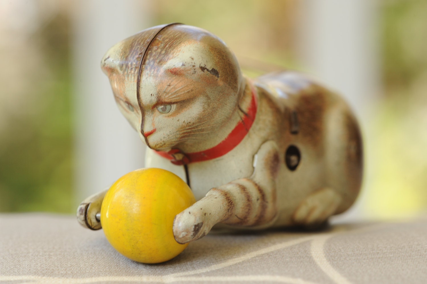 Vintage windup Kohler tin litho wind up cat with ball toy