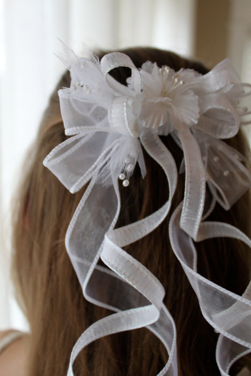 White ribbon decorative hair comb