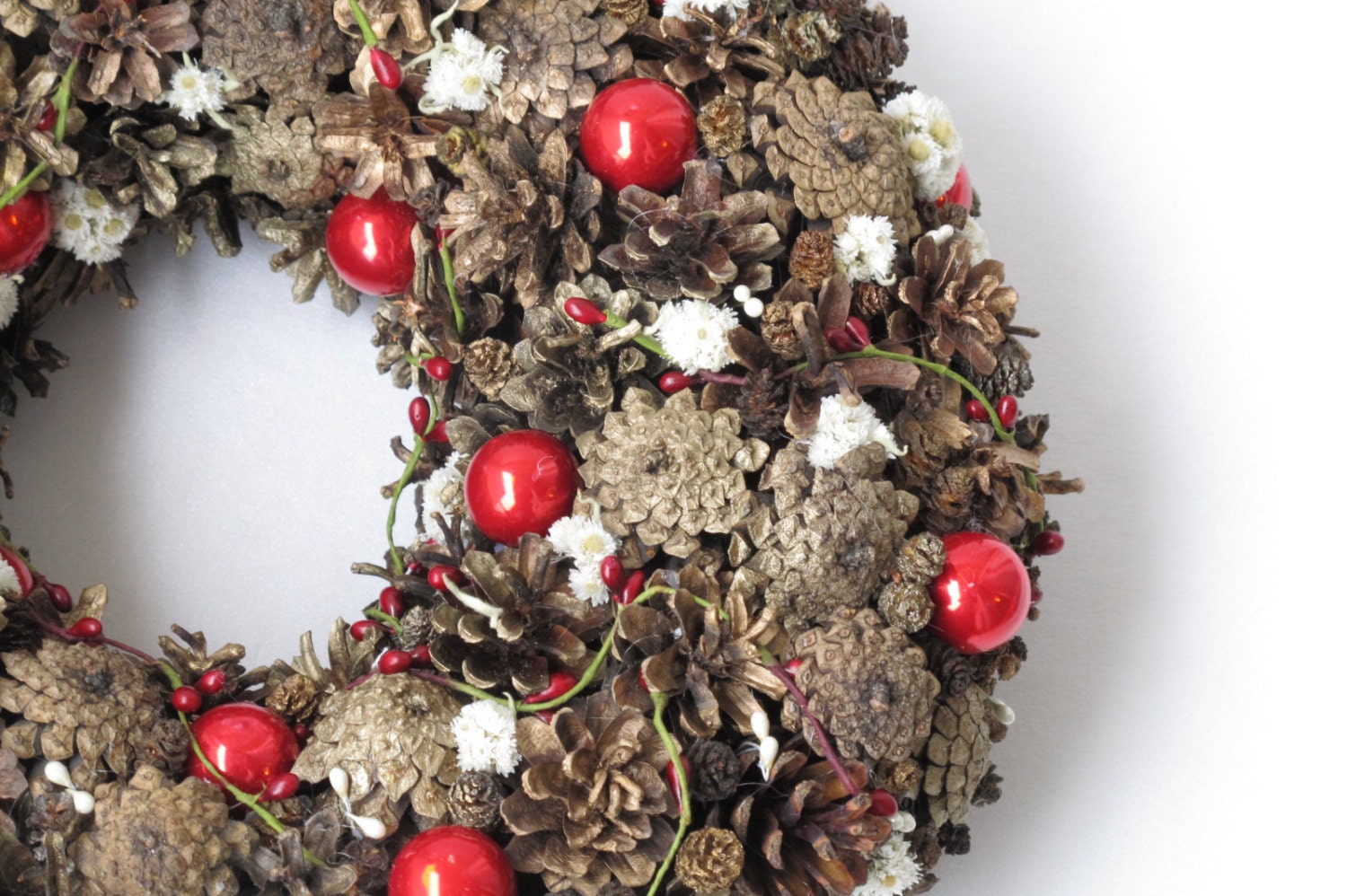 Natural Winter wreath - Wall decor - Door wreath - Christmas - Holidays - Pinecones, Natural Red White