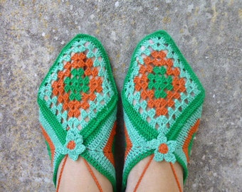 Boho chic crochet ballerinas, crochet slippers with flowers, green and orange bed socks, women slippers, Mary Jane model