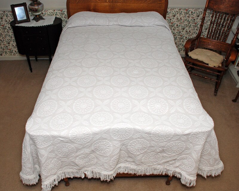 Vintage Bates Matelasse Full Size Bedspread Thick Heavy