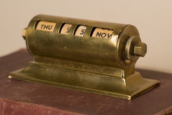 Vintage Brass Metal Perpetual Desk Calendar Vintage Brass Metal Perpetual Desk Calendar