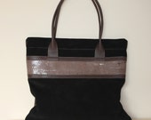 Two-tone bag with snakeskin band. Sleek and sporty, this sciopper goes comfortably over the shoulder