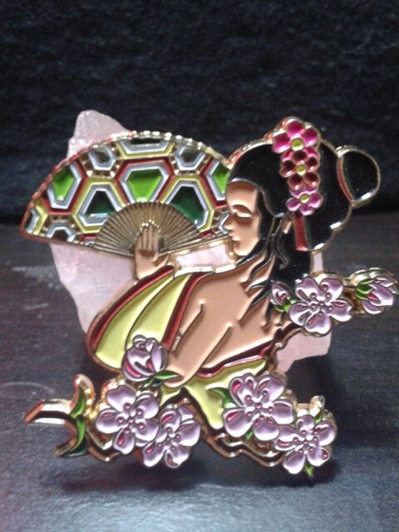 Japanese Geisha Lapel Pin by GrebniewKazArt on Etsy