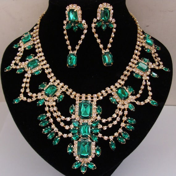 Items similar to Emerald Green Statement Necklace & Earrings set on Etsy