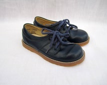 ... Navy Blue Vintage Dress Shoes . Size 7 . StrideRite . Girls  Boys