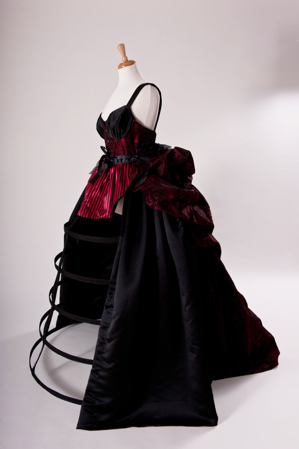 Готическое Викторианское платье Турнюр