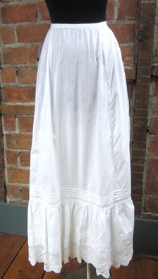 Victorian Skirt . Antique White Petticoat . Cotton Crochet Lace 943