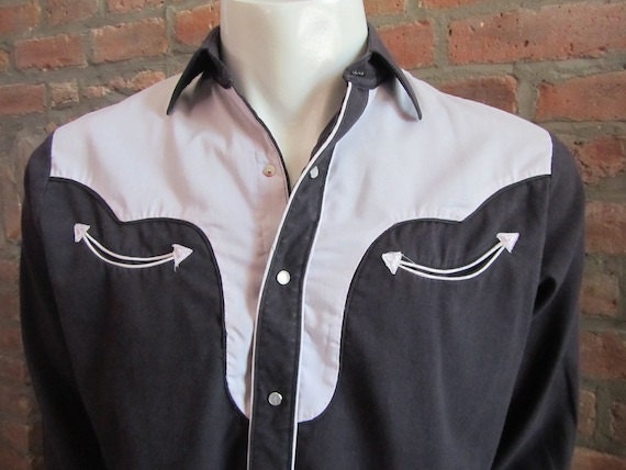 Mens MEDIUM cowboy shirt, Red Rider, vintage, black and white two toned, pearl snaps (437)