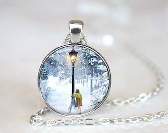 Narnia, The Lion The Witch and The Wardrobe, Lucy and Lamp-Post Necklace, 24" chain.