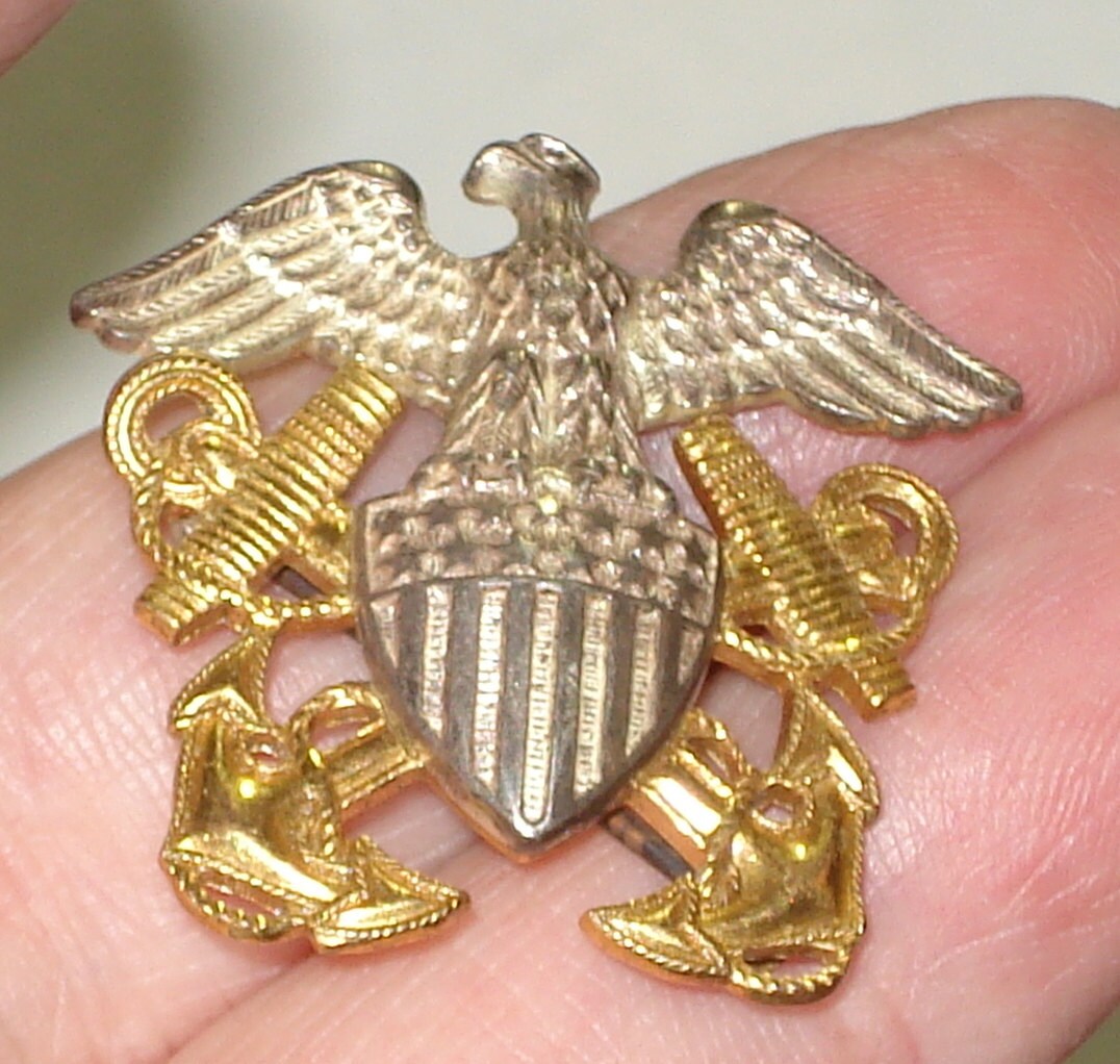 Vintage US Navy Reserve Eagle & Anchor from WWII Pin